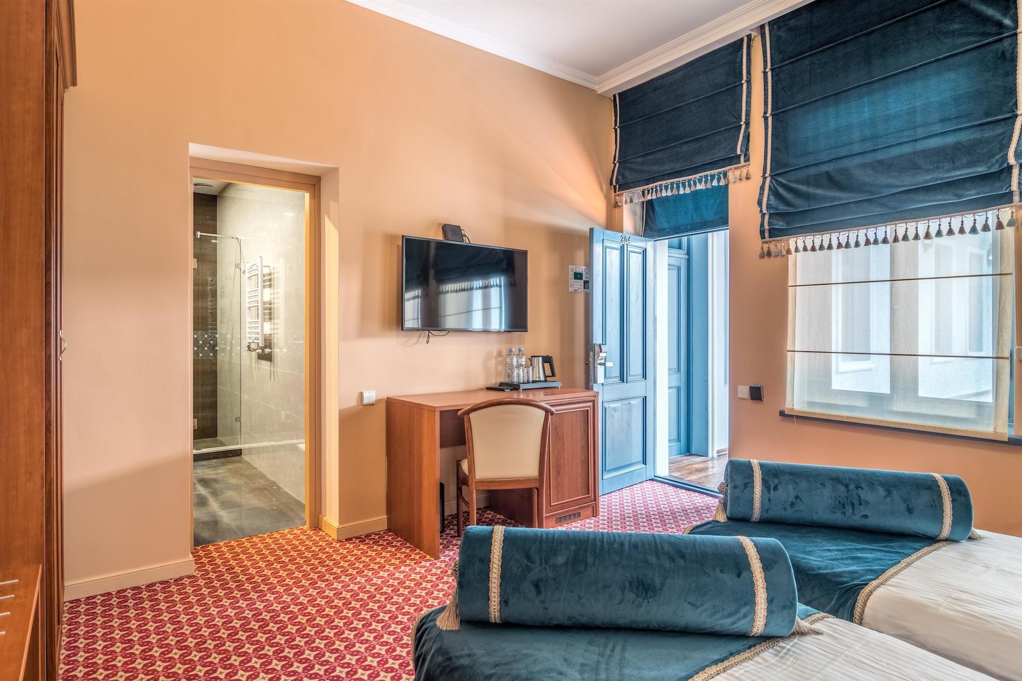 Golden Tulip Borjomi Hotel Ngoại thất bức ảnh