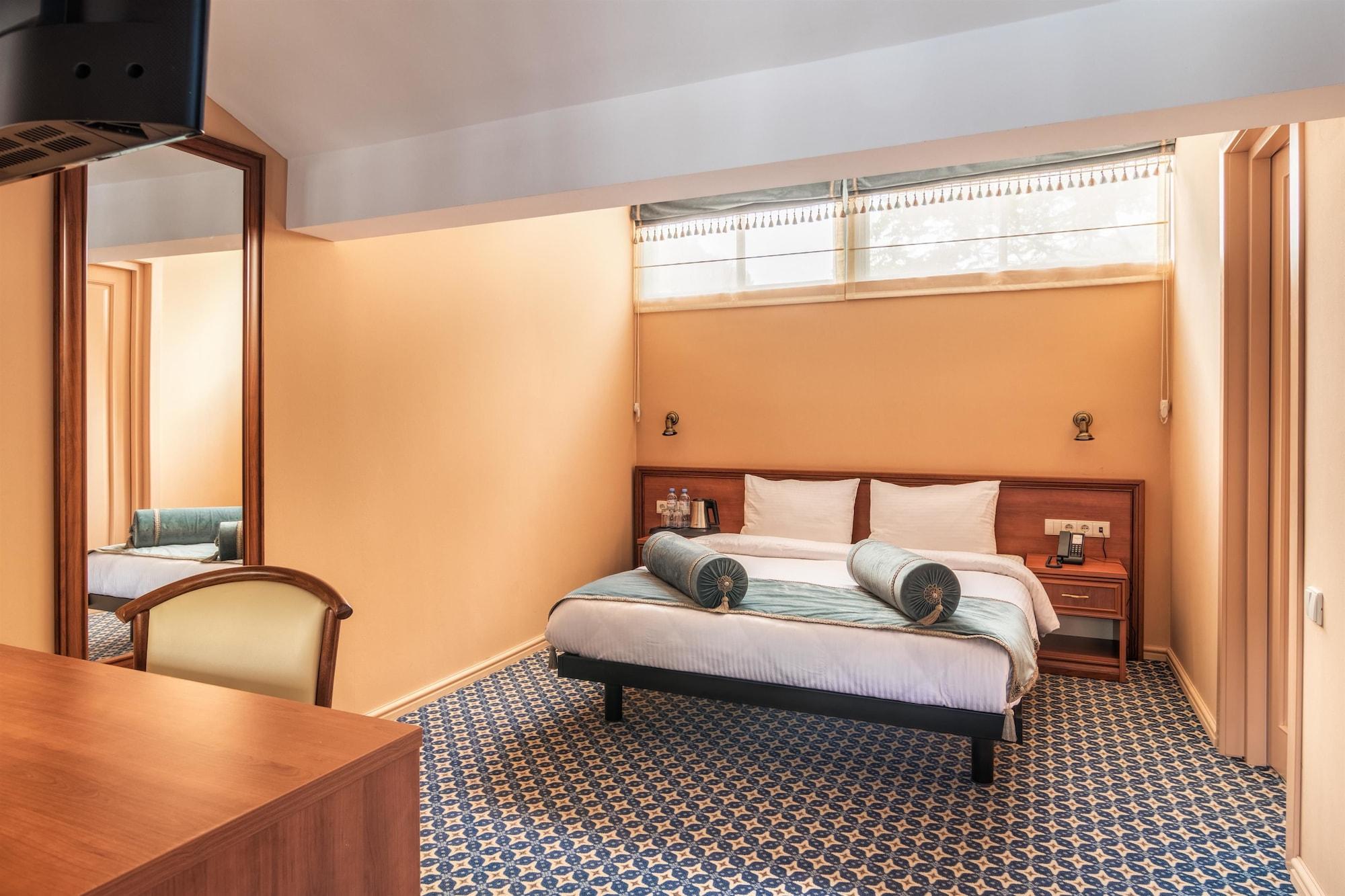 Golden Tulip Borjomi Hotel Ngoại thất bức ảnh