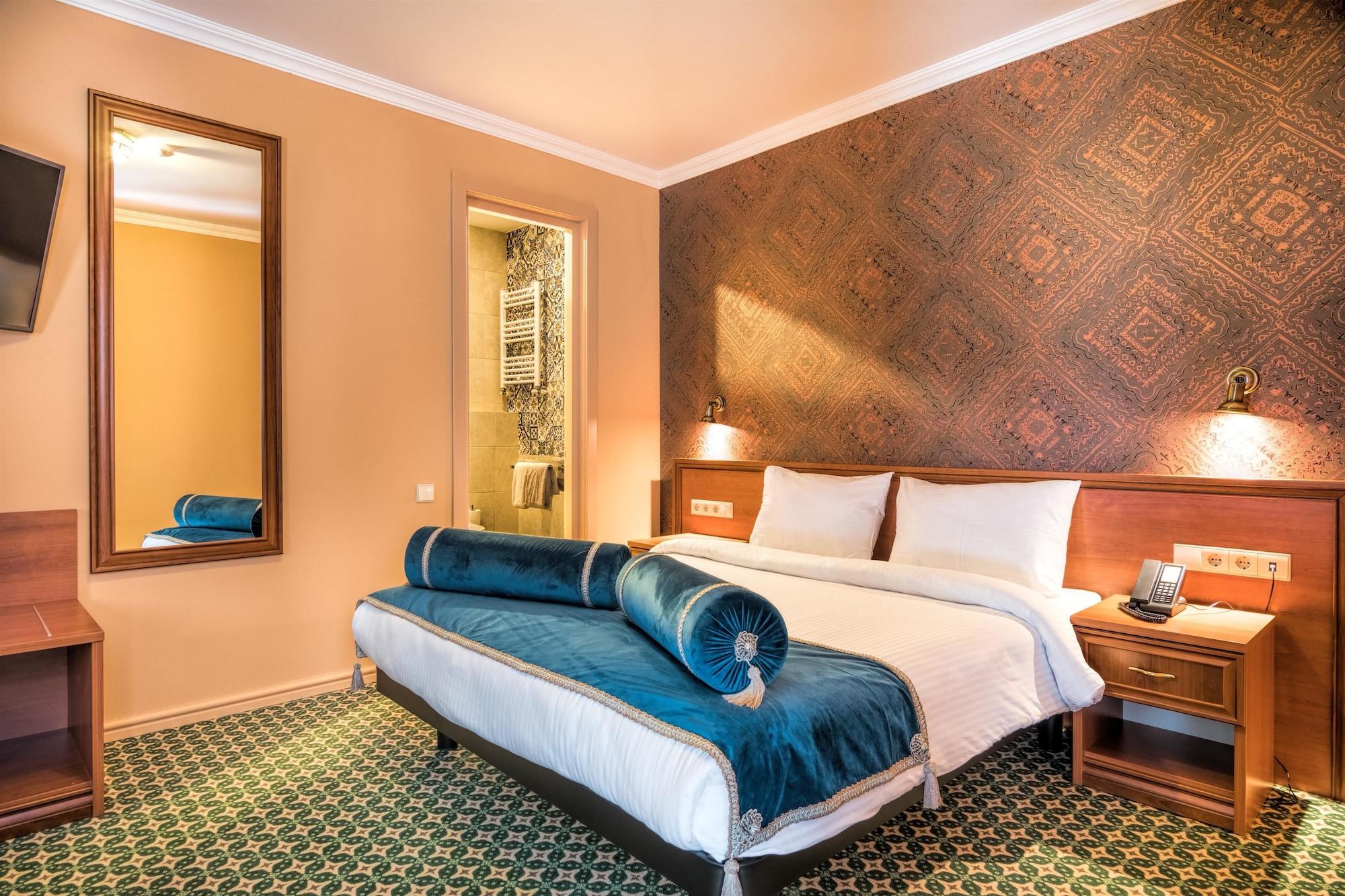 Golden Tulip Borjomi Hotel Ngoại thất bức ảnh