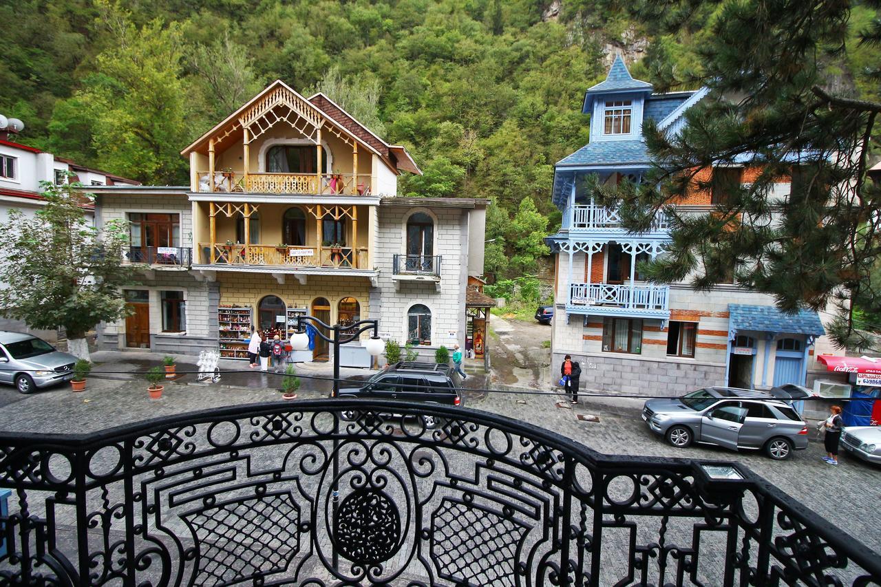 Golden Tulip Borjomi Hotel Ngoại thất bức ảnh