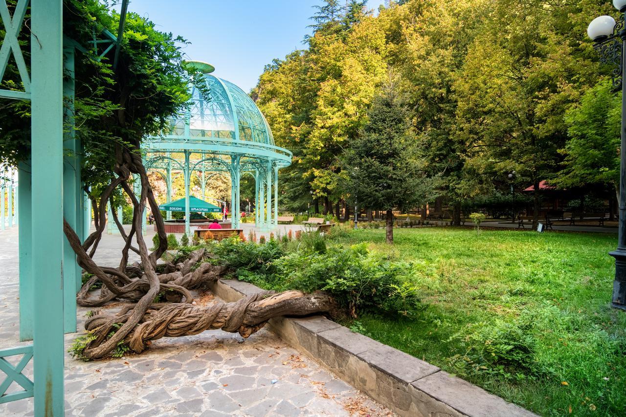 Golden Tulip Borjomi Hotel Ngoại thất bức ảnh