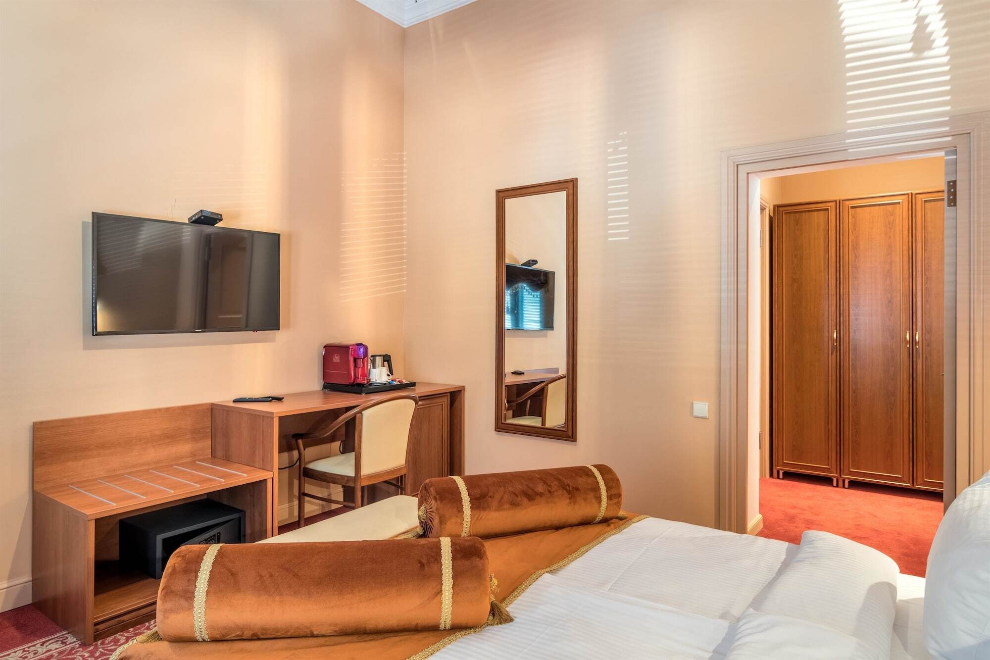 Golden Tulip Borjomi Hotel Ngoại thất bức ảnh