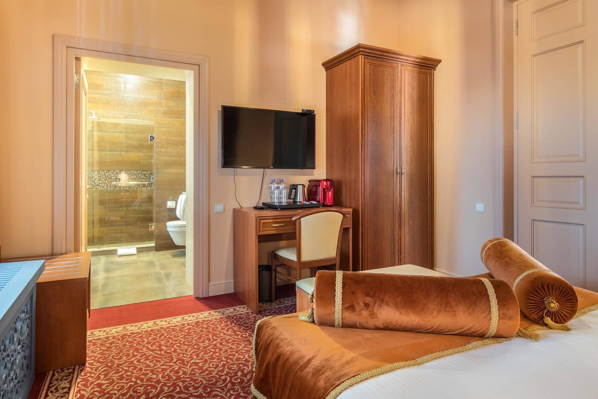 Golden Tulip Borjomi Hotel Ngoại thất bức ảnh