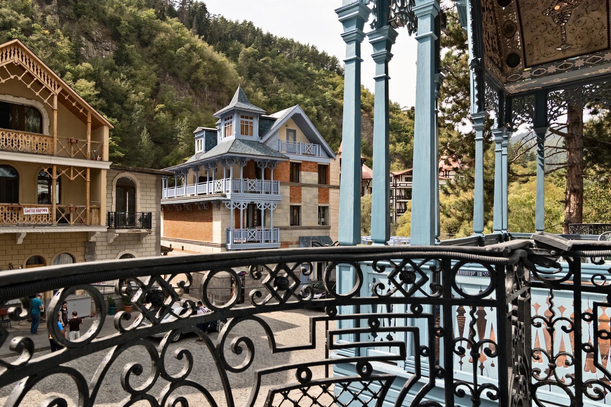 Golden Tulip Borjomi Hotel Ngoại thất bức ảnh