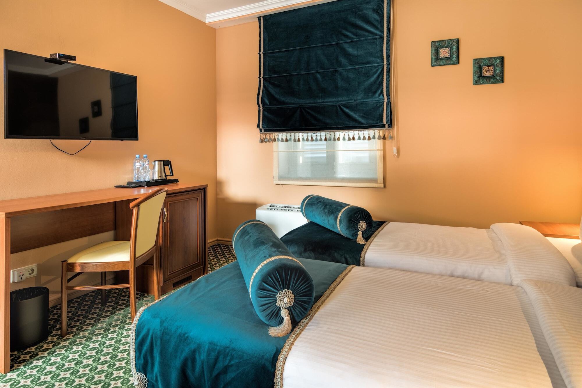 Golden Tulip Borjomi Hotel Ngoại thất bức ảnh