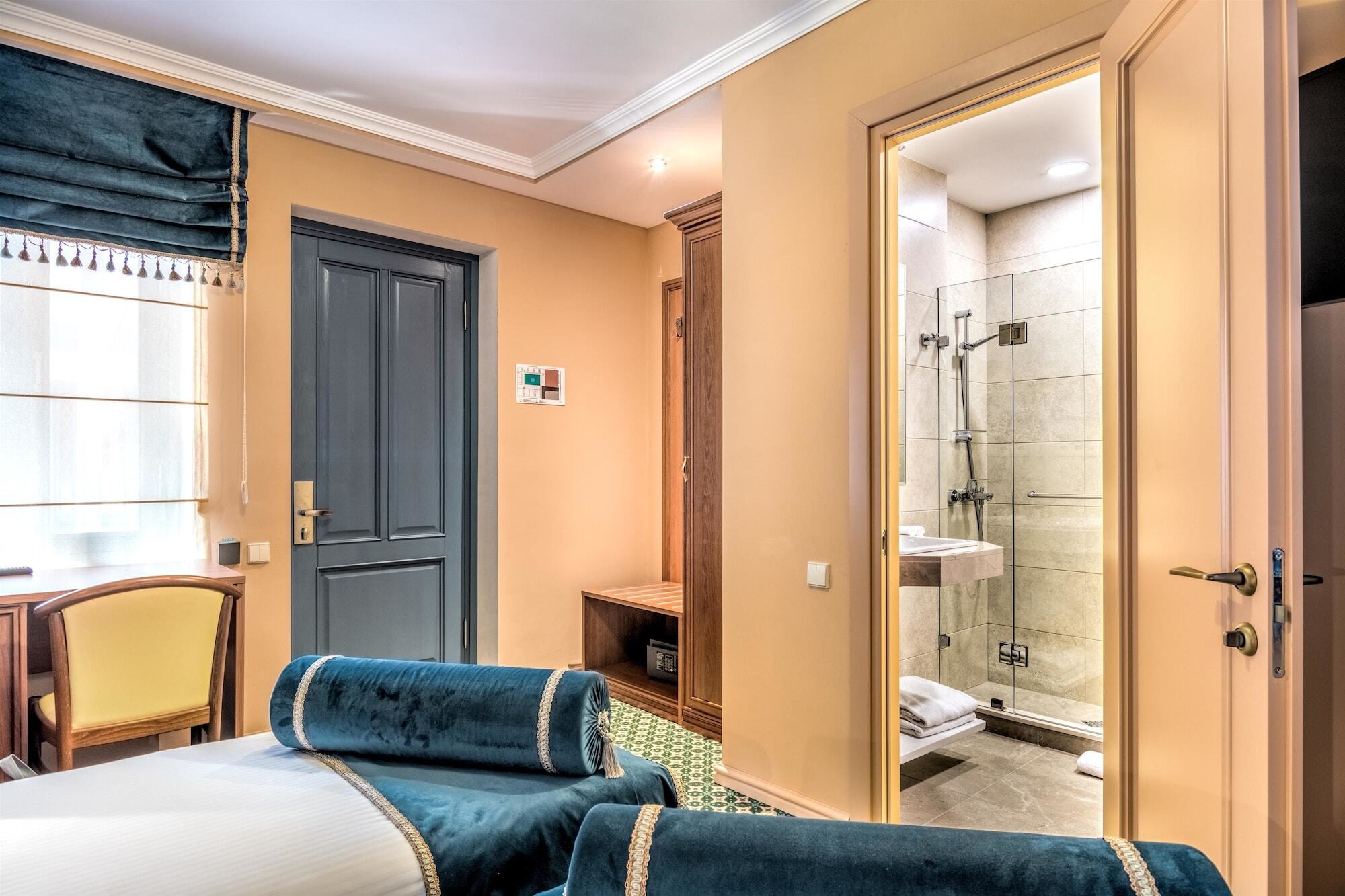Golden Tulip Borjomi Hotel Ngoại thất bức ảnh