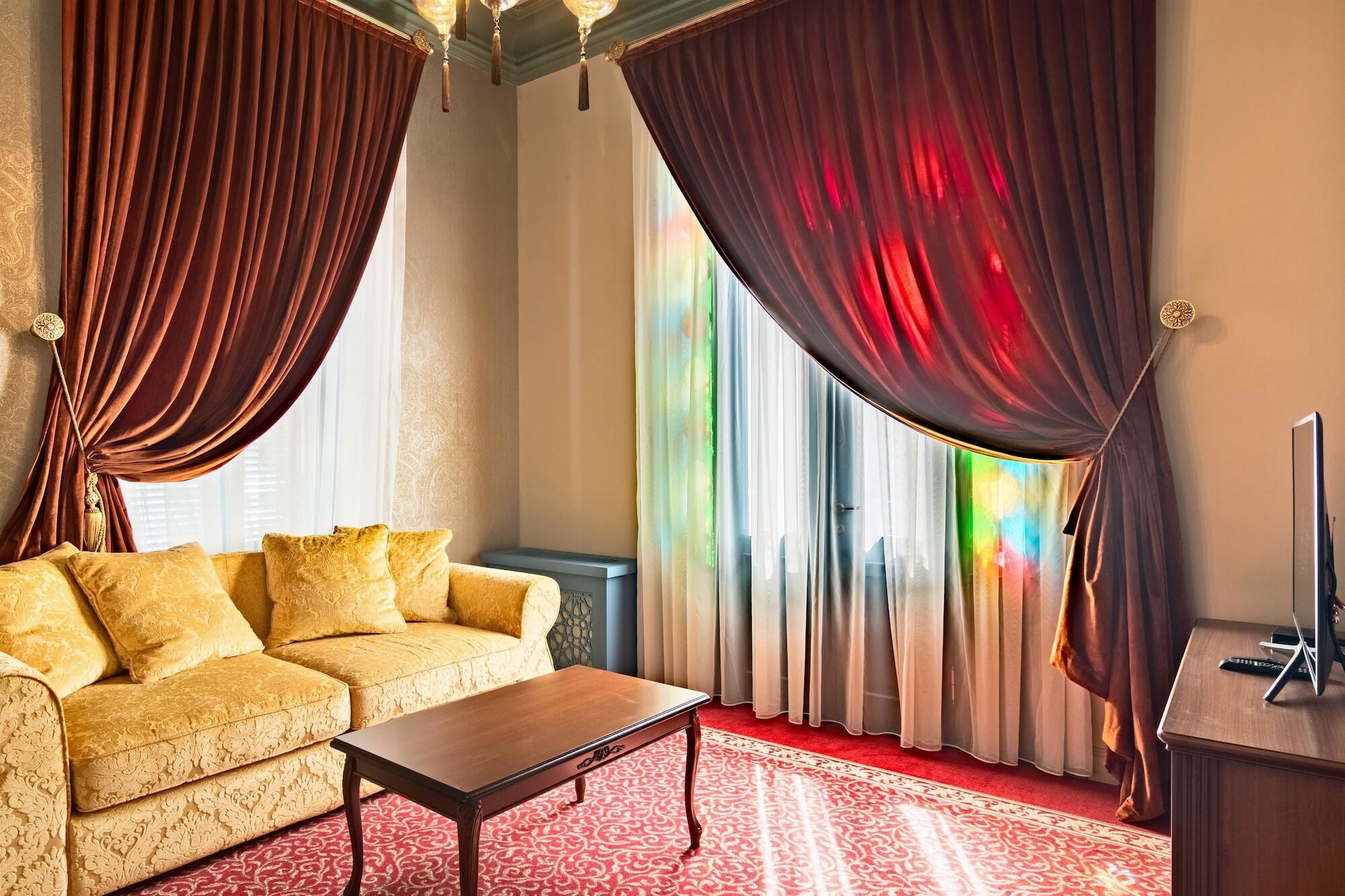 Golden Tulip Borjomi Hotel Ngoại thất bức ảnh