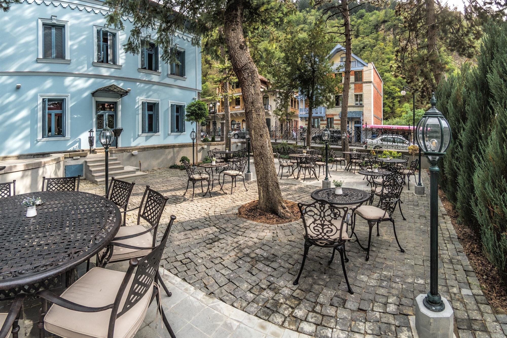 Golden Tulip Borjomi Hotel Ngoại thất bức ảnh
