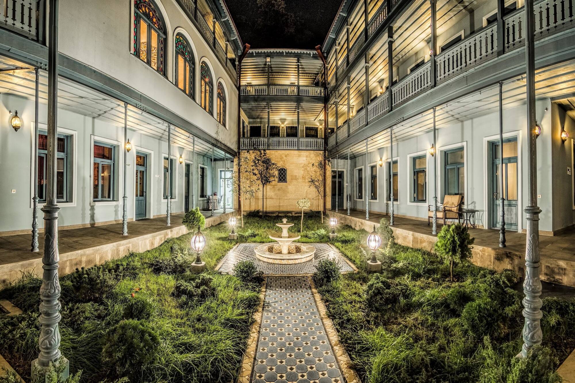 Golden Tulip Borjomi Hotel Ngoại thất bức ảnh