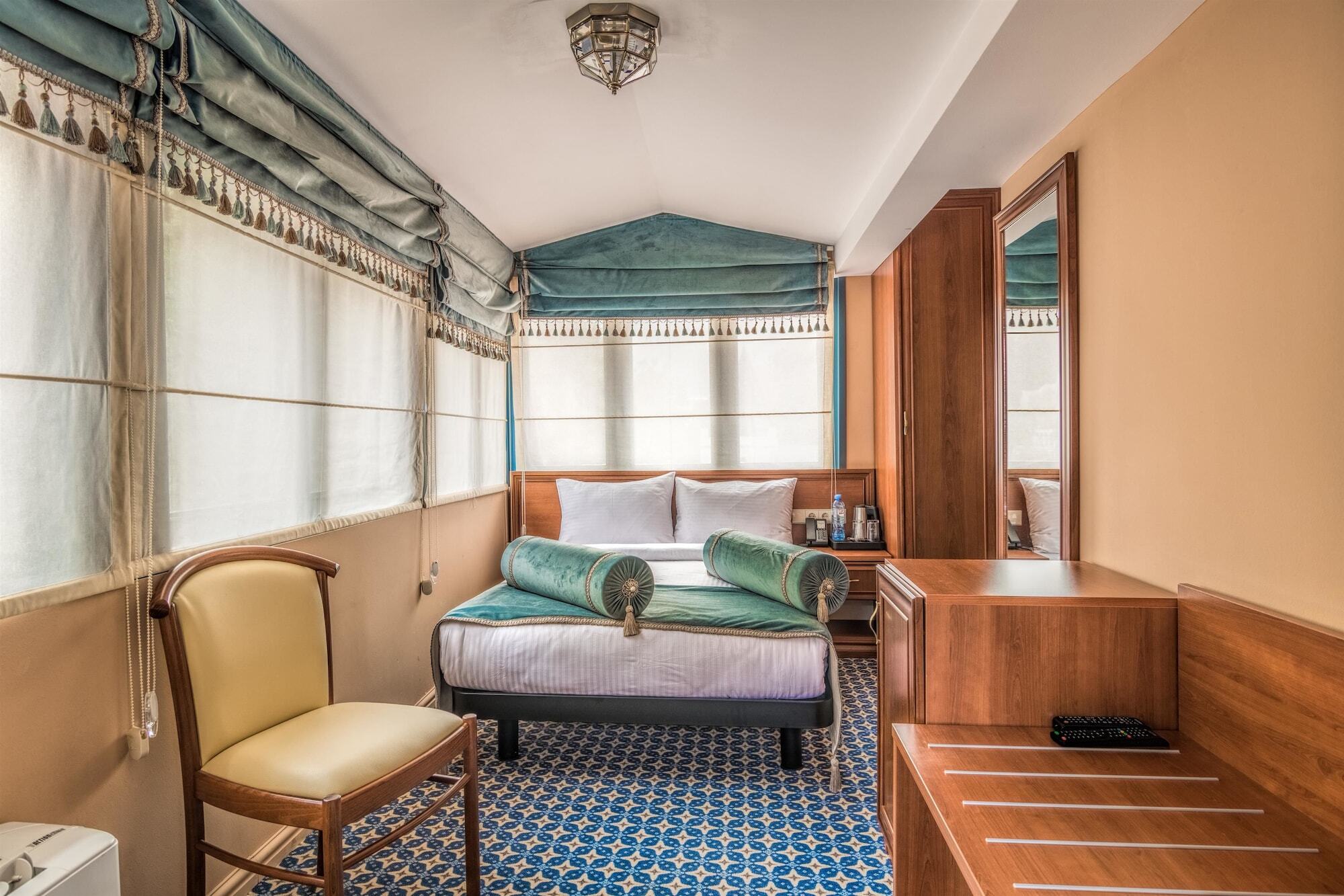 Golden Tulip Borjomi Hotel Ngoại thất bức ảnh