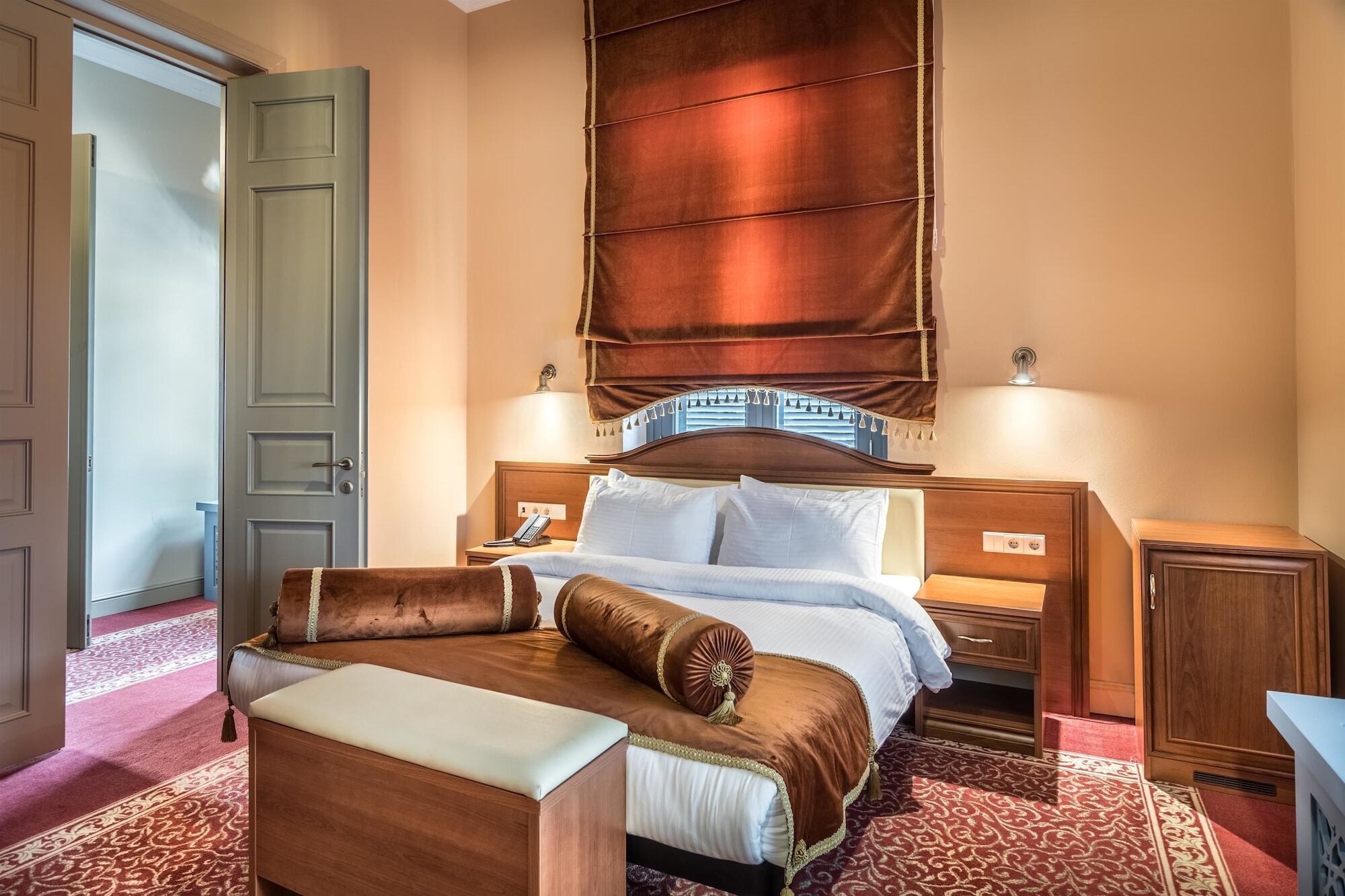 Golden Tulip Borjomi Hotel Ngoại thất bức ảnh